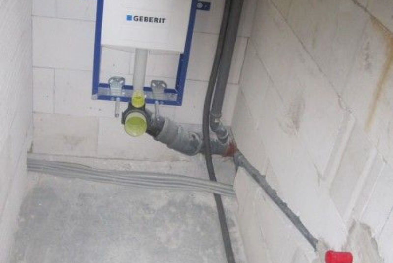 Rozvod vody z plast-hliníku v rodinnom dome
