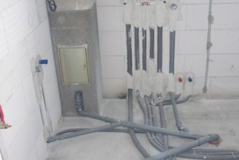 Rozvod vody z plast-hliníku v rodinnom dome